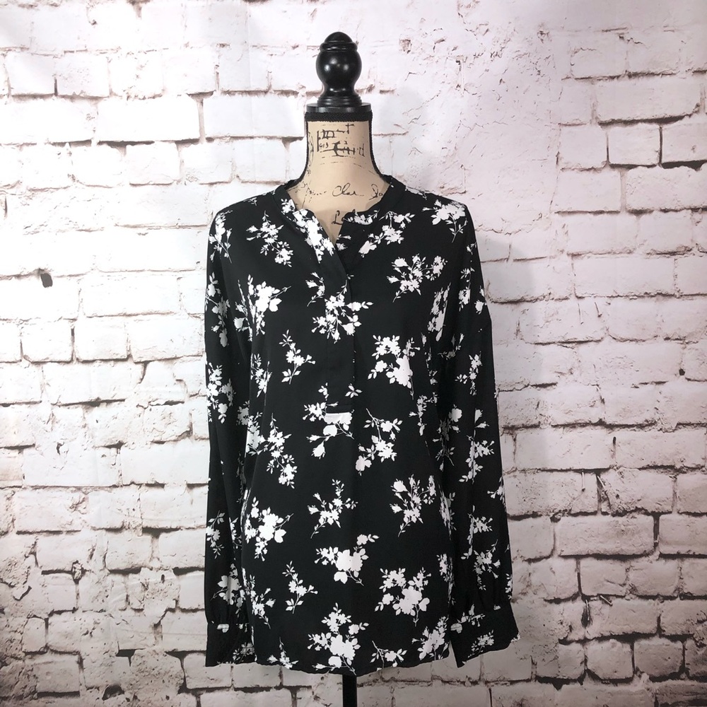 Time and Tru Black and White Blouse